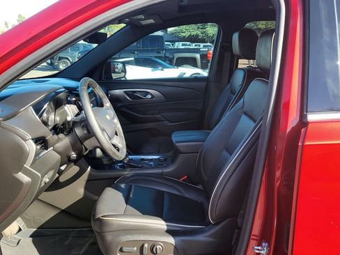 Used 2023 Chevrolet Traverse Premier FWD image 29
