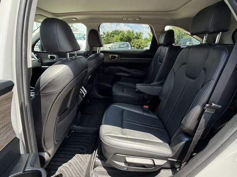 Used 2023 Kia Sorento EX w/ Panoramic Sunroof Package FWD image 16