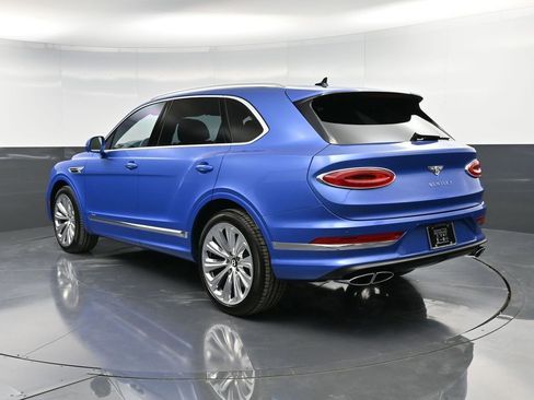 Used 2025 Bentley Bentayga image 3