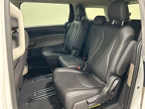 New 2026 Kia Carnival image 23