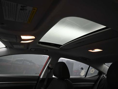 Used 2017 Hyundai Elantra Value Edition image 17