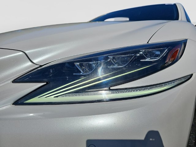 Used 2020 Lexus LS 500 w/ Interior Upgrade Package RWD image 36