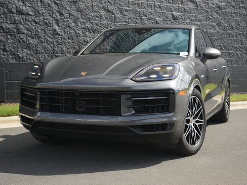 Certified 2025 Porsche Cayenne S AWD/4WD image 46