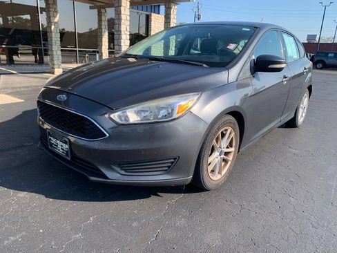 Used 2017 Ford Focus SE FWD image 8