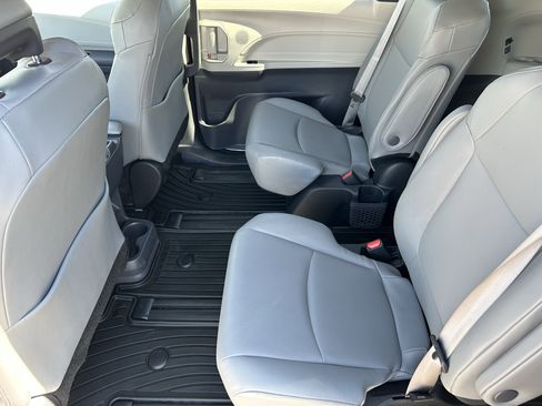 Used 2023 Toyota Sienna XLE w/ XLE Plus Package image 20