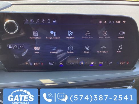 Used 2025 Chevrolet Traverse LT image 3