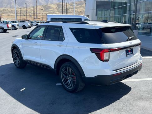 Certified 2025 Ford Explorer ST-Line w/ Premium Package image 11