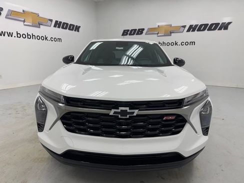 New 2026 Chevrolet Trax RS w/ Sunroof Package FWD image 2