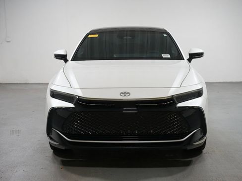 Used 2024 Toyota Crown Platinum image 2