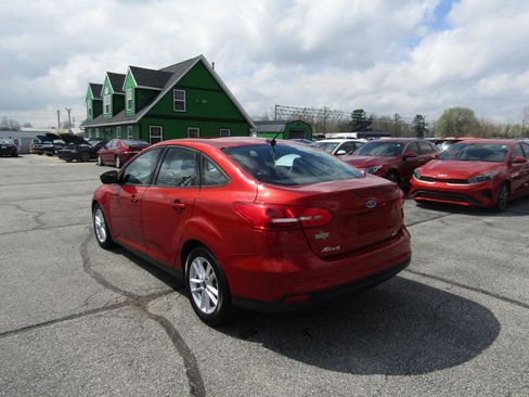 Used 2018 Ford Focus SE FWD image 5
