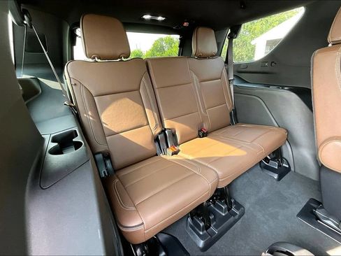 Used 2025 Chevrolet Tahoe High Country AWD/4WD image 28