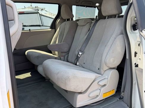 Used 2014 Toyota Sienna LE FWD image 14