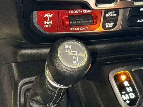 Used 2025 Jeep Wrangler Unlimited Rubicon w/ Convenience Group AWD/4WD image 35