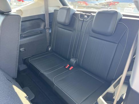 Certified 2022 Volkswagen Tiguan SE image 24