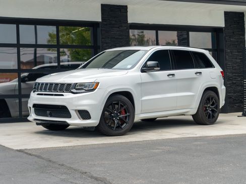 Used 2019 Jeep Grand Cherokee Trackhawk AWD/4WD image 5