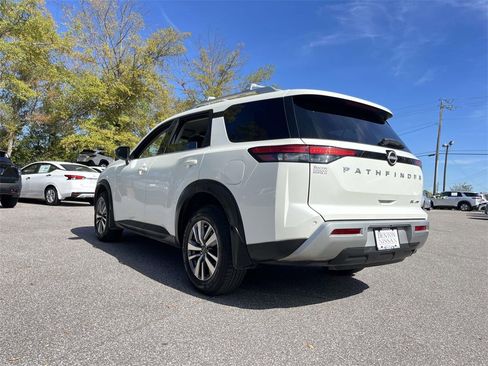 Used 2023 Nissan Pathfinder SL image 5