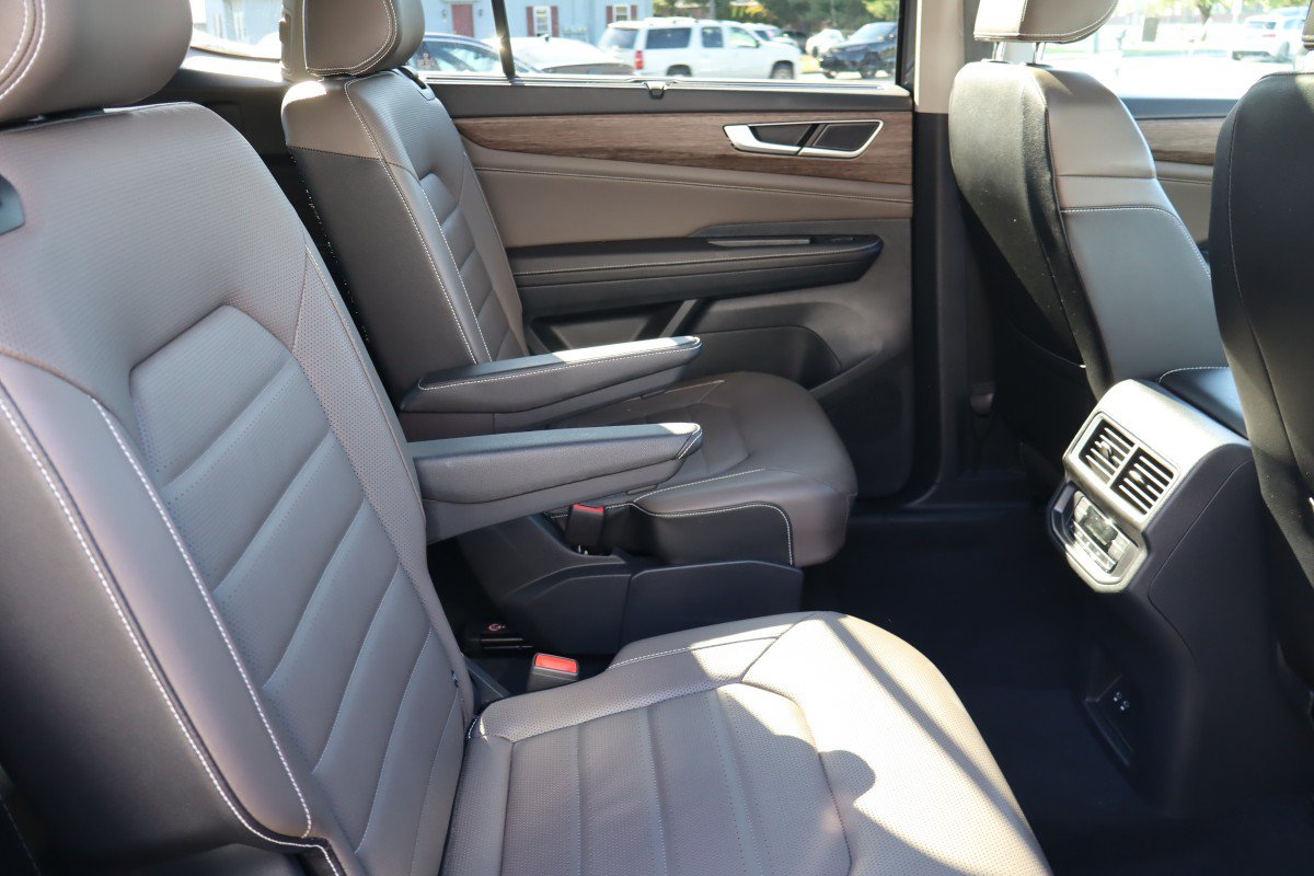 Used 2025 Volkswagen Atlas SEL AWD/4WD image 25