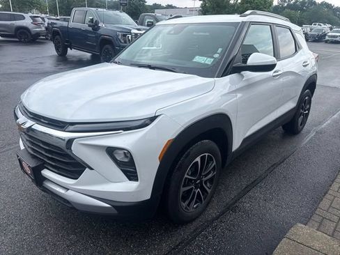 Used 2026 Chevrolet TrailBlazer LT AWD/4WD image 3