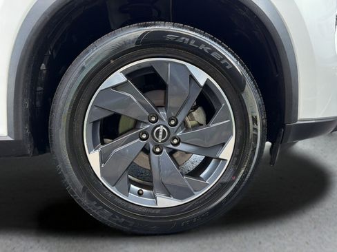 Certified 2024 Nissan Rogue SV FWD image 22