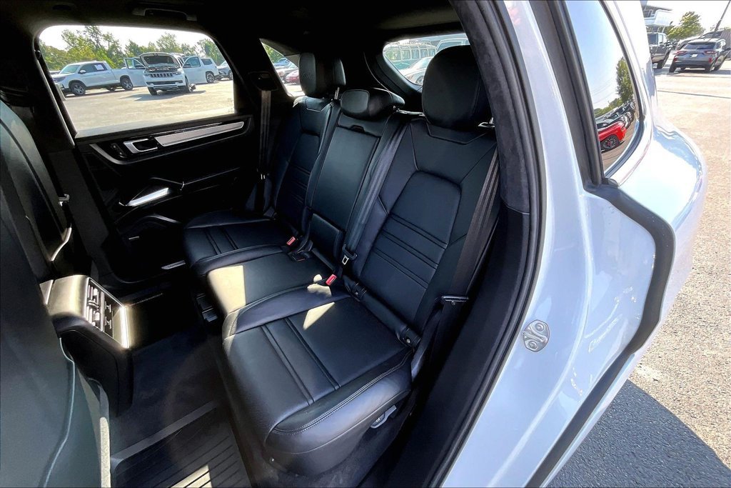 Used 2023 Porsche Cayenne Turbo AWD/4WD image 24
