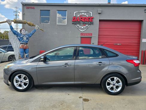 Used 2014 Ford Focus SE FWD image 25