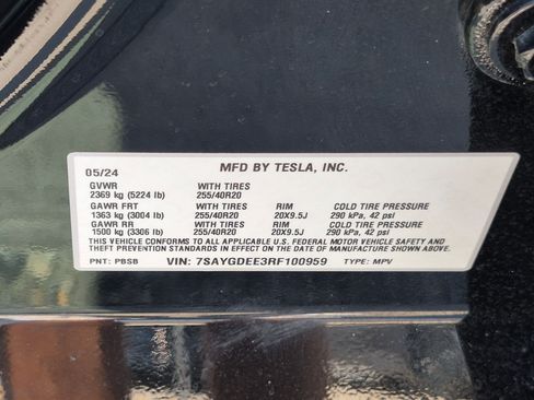 Used 2024 Tesla Model Y Long Range AWD/4WD image 36