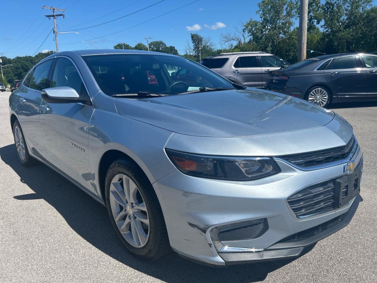 Used 2017 Chevrolet Malibu LT FWD image 3