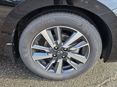 Certified 2025 Nissan Versa SV w/ Trunk Package image 8