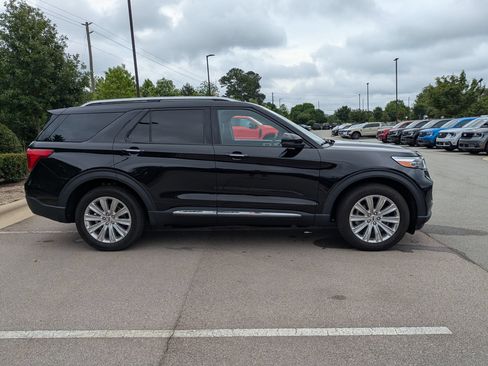 Certified 2023 Ford Explorer Limited w/ Equipment Group 301A AWD/4WD image 3