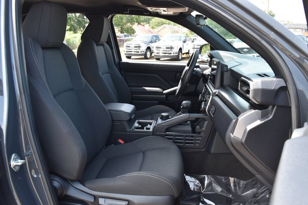 Used 2025 Toyota 4Runner SR5 AWD/4WD image 30