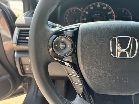 Used 2017 Honda Accord Touring image 19
