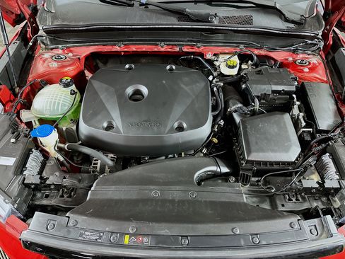 Used 2021 Volvo XC40 T5 R-Design w/ Protection Package Premier image 33