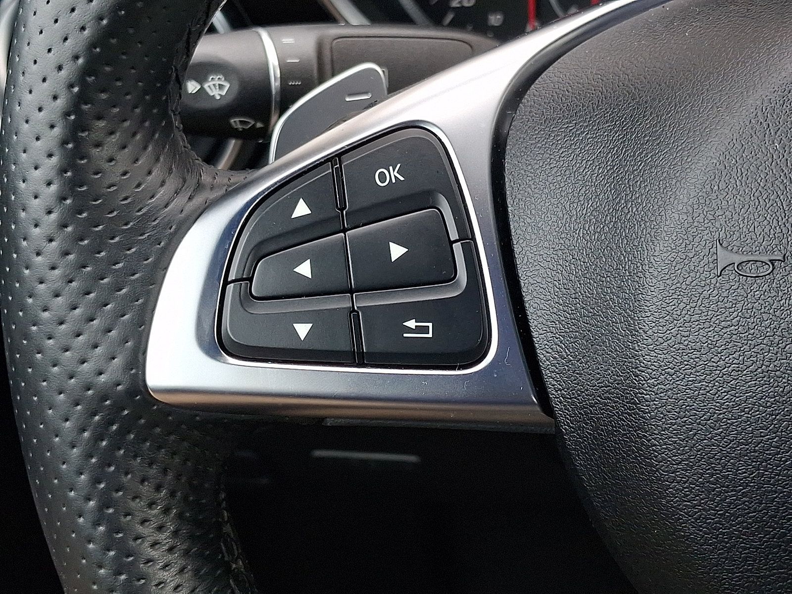 Used 2017 Mercedes-Benz SLC 300 image 23