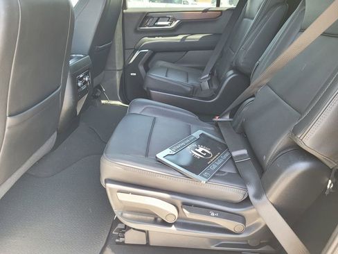 Used 2025 GMC Yukon XL Denali AWD/4WD image 11