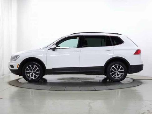 Used 2019 Volkswagen Tiguan SE w/ Panoramic Sunroof Package image 4