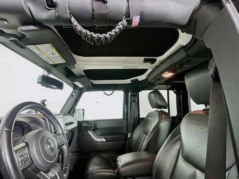 Used 2017 Jeep Wrangler Unlimited Sahara w/ Connectivity Group image 19