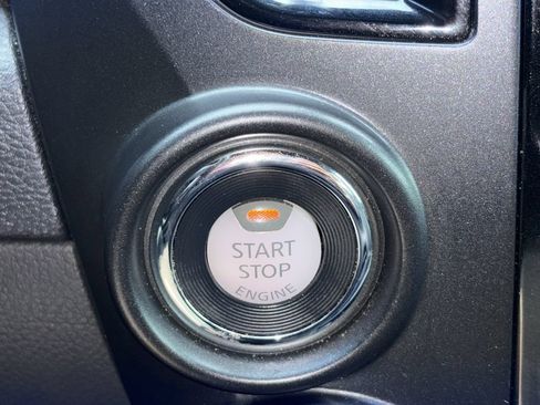Used 2021 Nissan Titan PRO-4X w/ Pro-4x Convenience Package AWD/4WD image 18