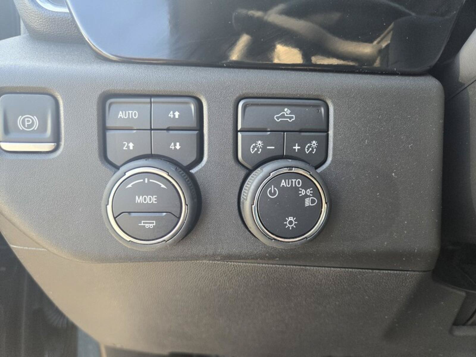 Used 2025 Chevrolet Silverado 1500 LT w/ Z71 Off-Road Package AWD/4WD image 13