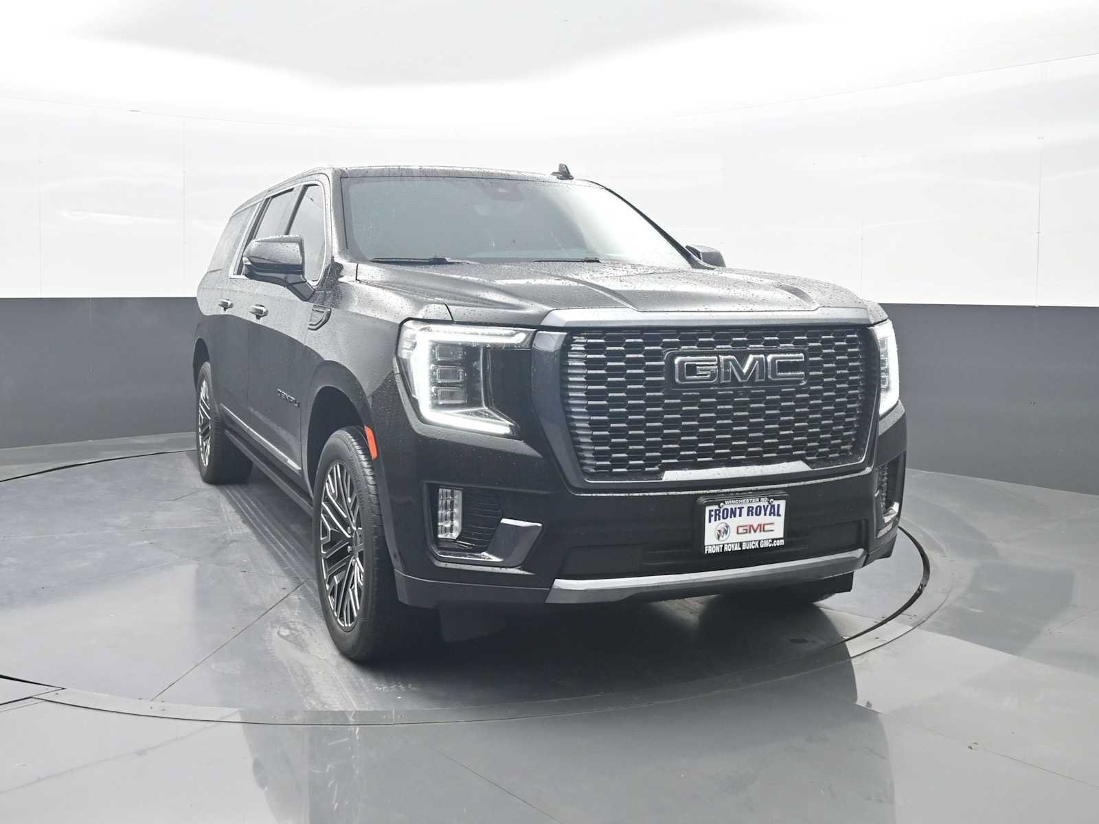 Used 2023 GMC Yukon XL Denali Ultimate AWD/4WD image 2