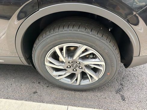 New 2026 Lincoln Corsair Premiere image 6