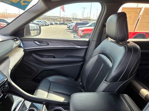 Used 2025 Jeep Grand Cherokee Limited w/ Black Appearance Package image 26