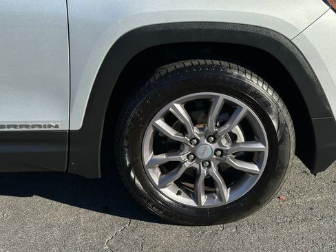 Used 2022 GMC Terrain SLT image 11