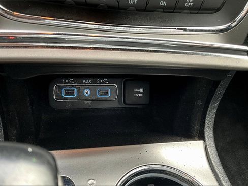 Used 2018 Jeep Grand Cherokee Altitude image 16