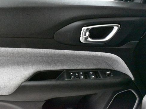 Used 2022 Jeep Compass Latitude w/ Sun and Sound Group image 17