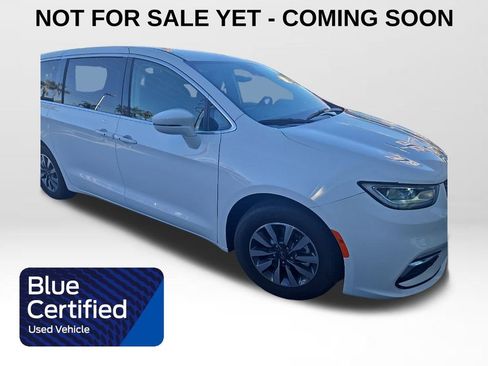 Used 2022 Chrysler Pacifica Touring-L image 1
