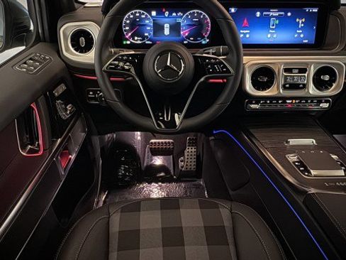 Used 2025 Mercedes-Benz G 550 image 6