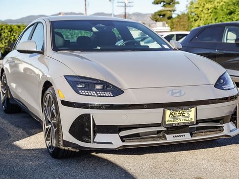 Certified 2025 Hyundai Ioniq 6 SEL image 3