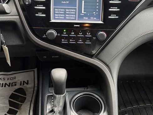 Used 2020 Toyota Camry LE image 23