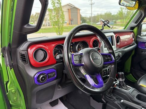 Used 2018 Jeep Wrangler Unlimited Sahara AWD/4WD image 14