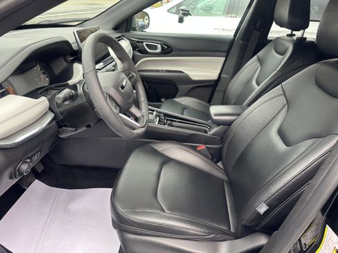 Used 2024 Jeep Compass Limited w/ Sun and Sound Group image 32